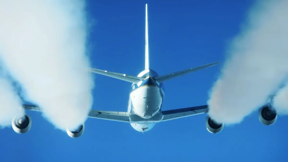 There are alternatives to jet fuel which could reduce emissions from aircraft.