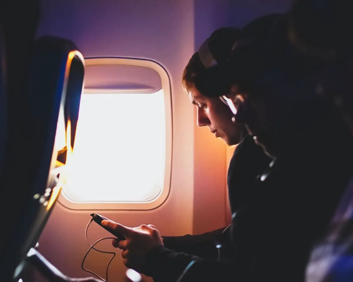 Can You Use Your Phone On A Plane? Planenerd