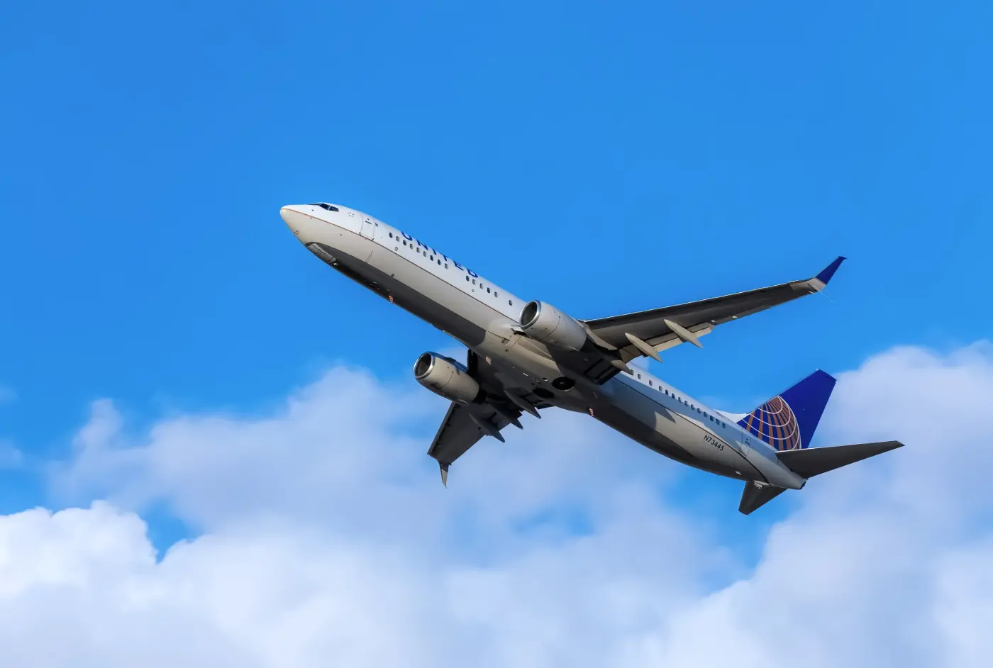 Read more about how fast commercial planes fly.