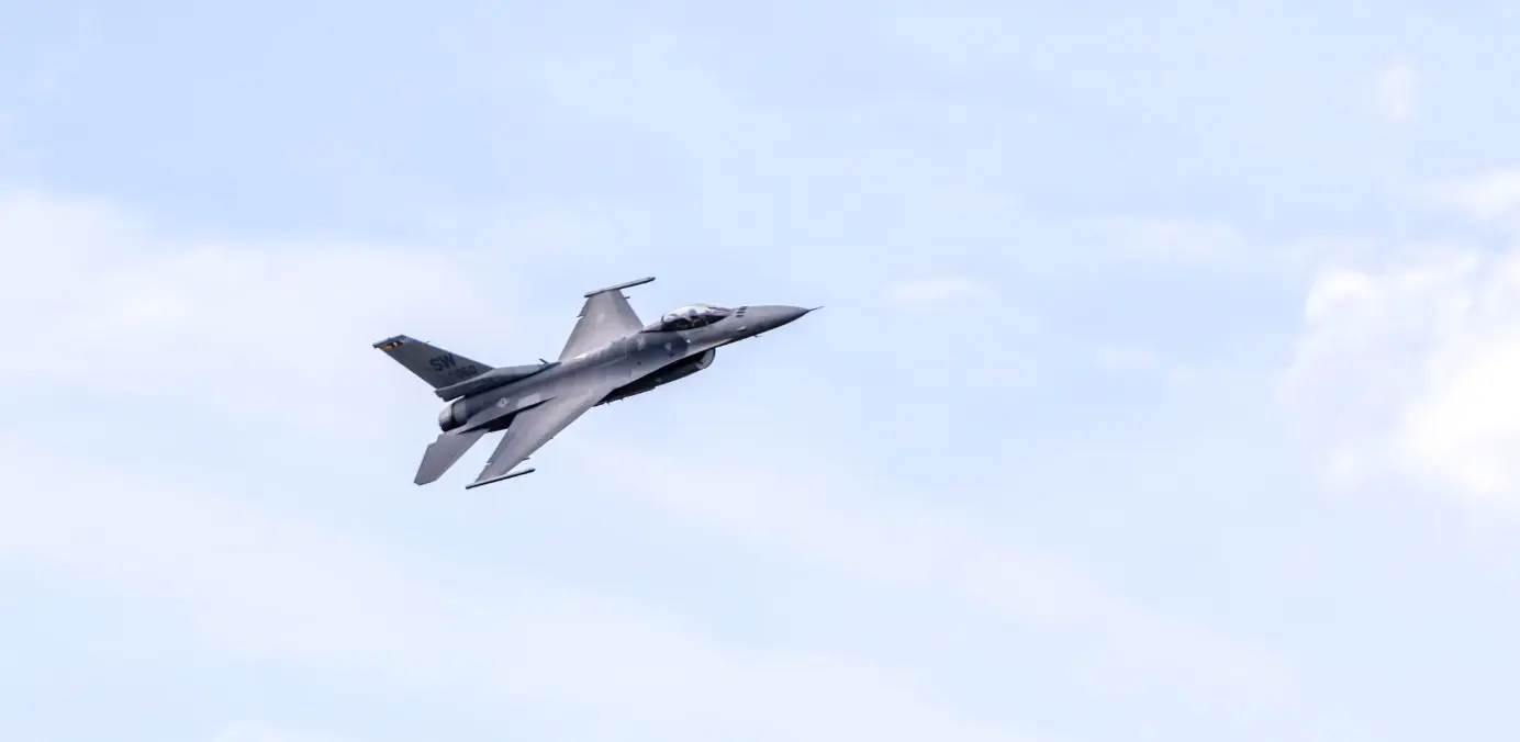 F-16 Fighting Falcon in air